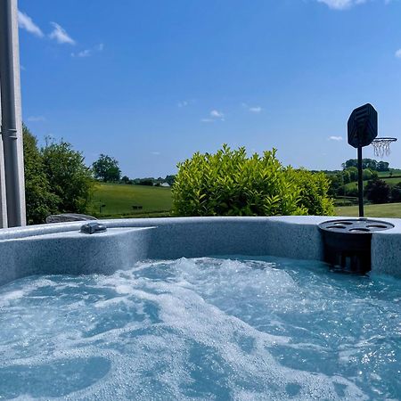 The Retreat, Sauna & Hot Tub, Charming & Cosy Gem 블랜퍼드포럼 외부 사진