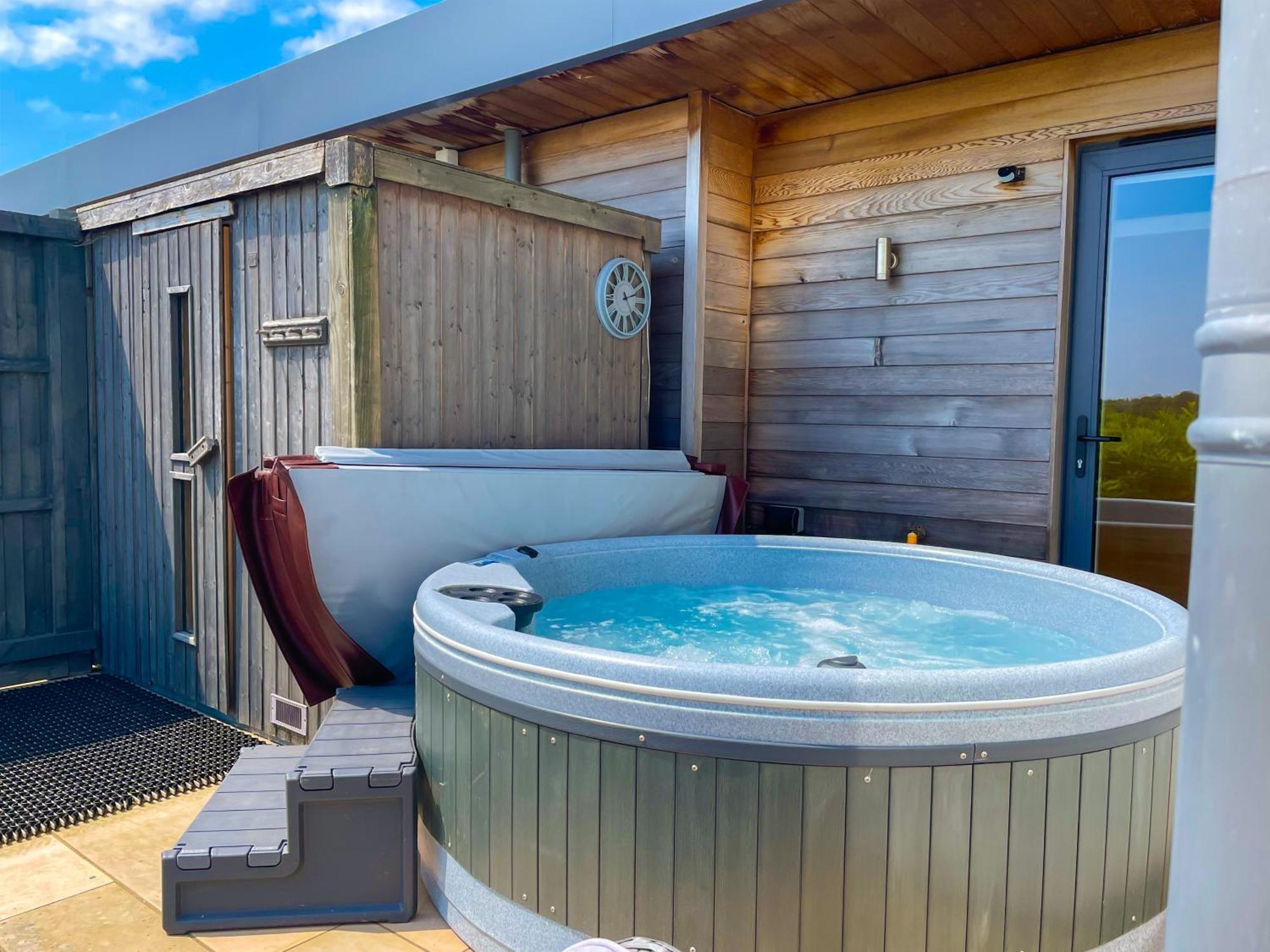 The Retreat, Sauna & Hot Tub, Charming & Cosy Gem 블랜퍼드포럼 외부 사진