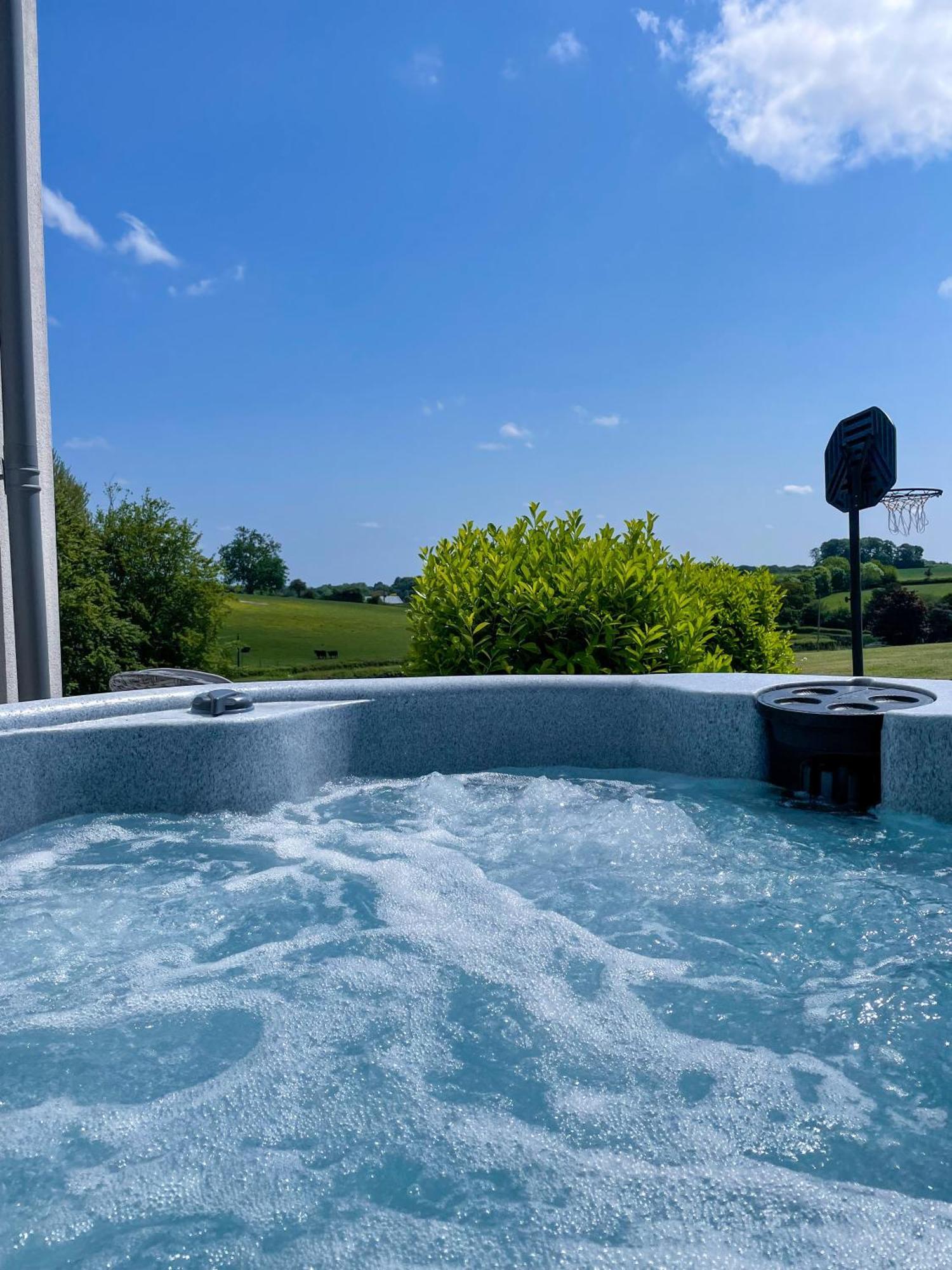 The Retreat, Sauna & Hot Tub, Charming & Cosy Gem 블랜퍼드포럼 외부 사진