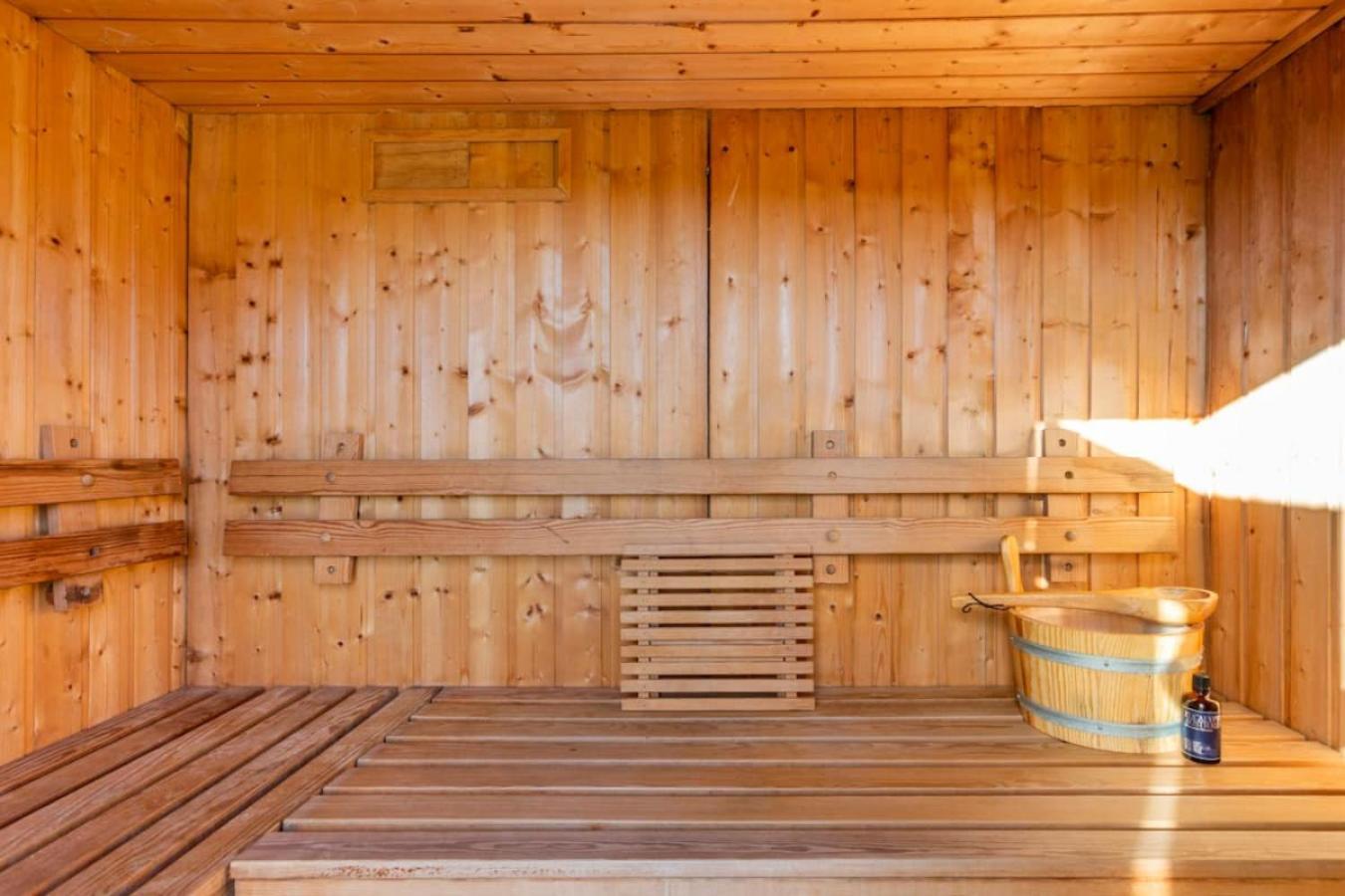 The Retreat, Sauna & Hot Tub, Charming & Cosy Gem 블랜퍼드포럼 외부 사진