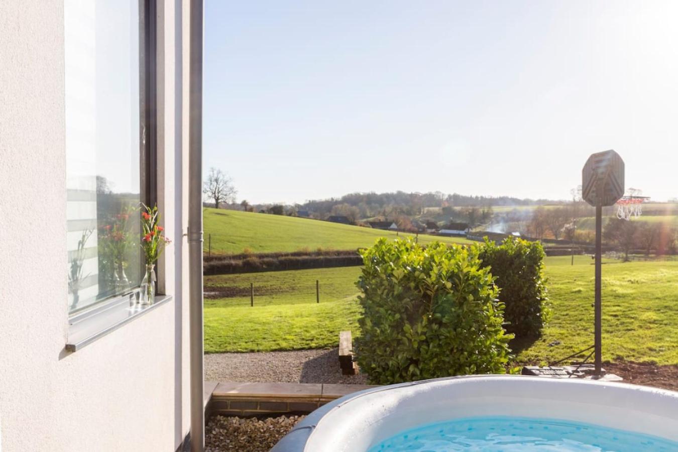 The Retreat, Sauna & Hot Tub, Charming & Cosy Gem 블랜퍼드포럼 외부 사진